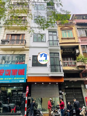 Nhà phố giá trên trời, nhiều chủ nhà bế tắc với chính mình vì xót của